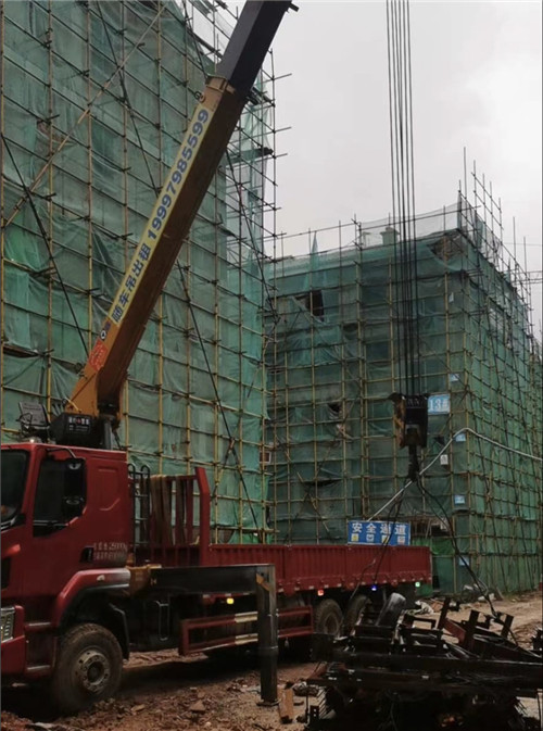 澄城县“慢工细活”—— 吊车的 “微动控制” 技术